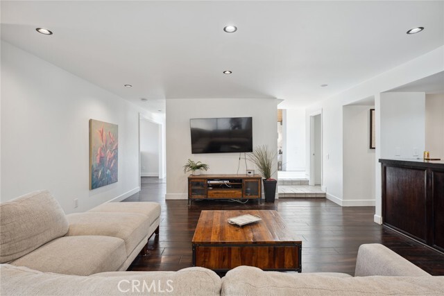 Building Photo - 4372 Park Vicente