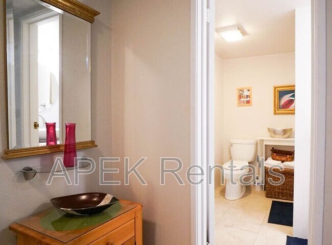 Building Photo - 5301 E Waverly Dr