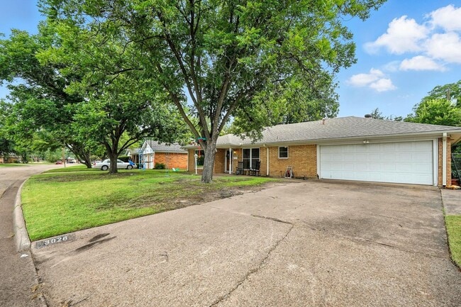 Building Photo - 3026 Ventura Dr