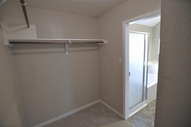 Building Photo - 1830 Paradise Ridge Dr