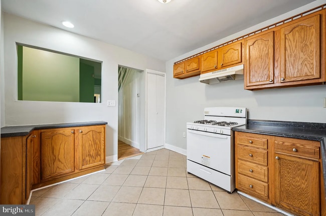 Building Photo - 2014 W Oxford St