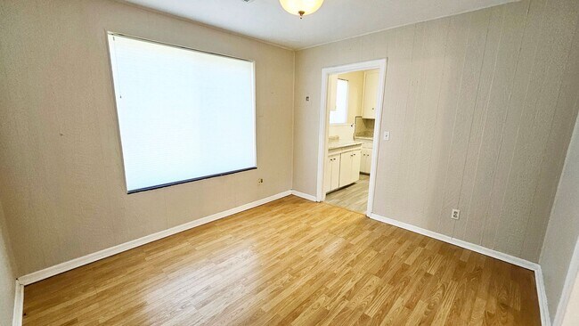 Building Photo - Nichols Hills Adj the Village Two Bed/One ...