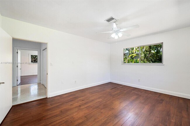 Building Photo - 11301 SW 91 Ave