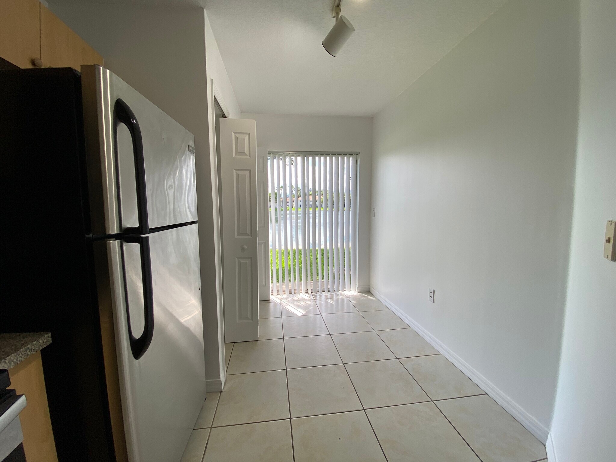 Building Photo - 2910 SE 13th Ave