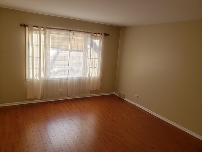 Building Photo - 2146 Rugen Rd