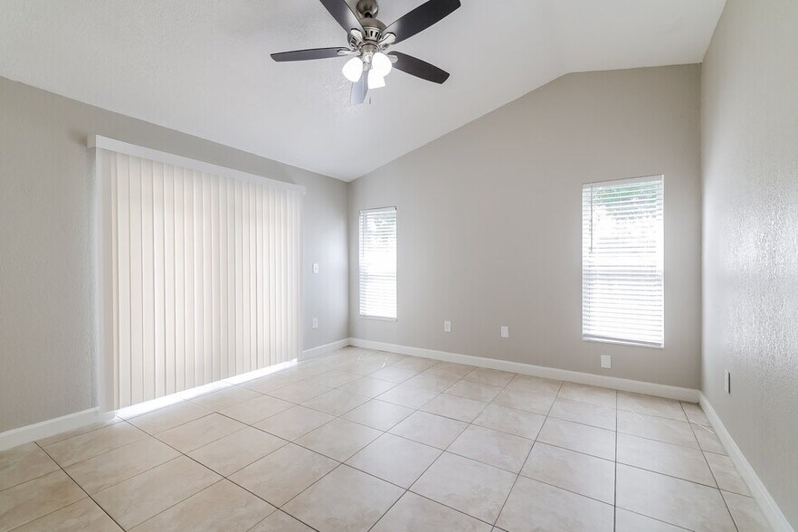 Building Photo - 2120 Cuxham Ct