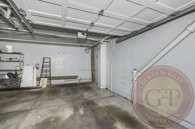 Building Photo - Nob Hill - 2 BR, 2 BA Condo 1,630 Sq. Ft. ...