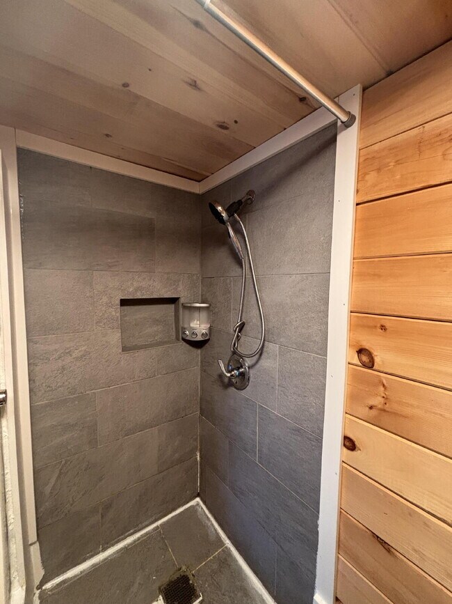 Building Photo - Fully furnished 1 bed studio in Brunswick....