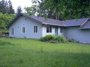 Building Photo - 658 Fox Dr