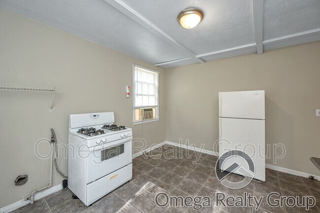 Building Photo - 1026 Pershing St