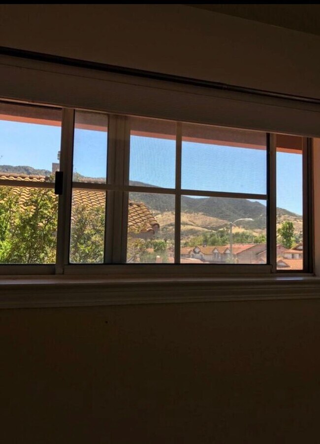 Building Photo - Beautiful 4 bed 3 bath Agoura Hills home