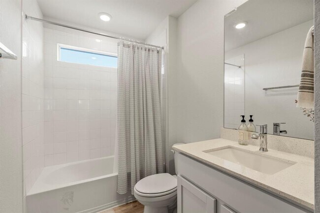 Building Photo - 217 Cupreata Ln