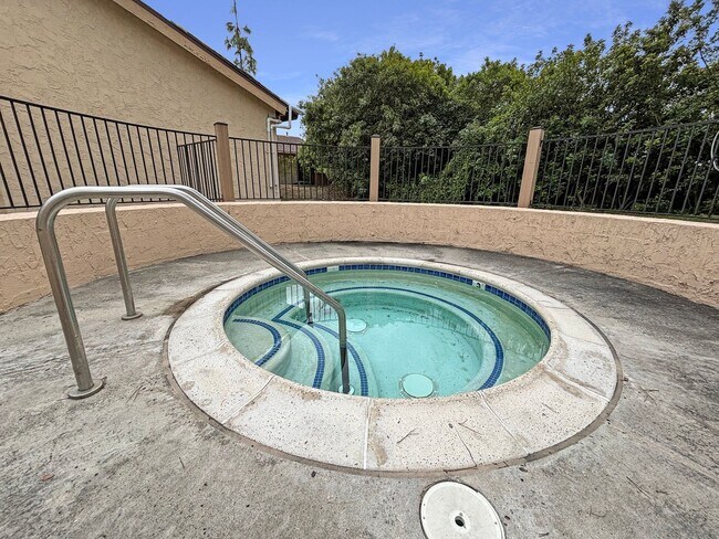 Building Photo - Beautiful 3B/2BA Home W/ 2 Car Garage, Was...
