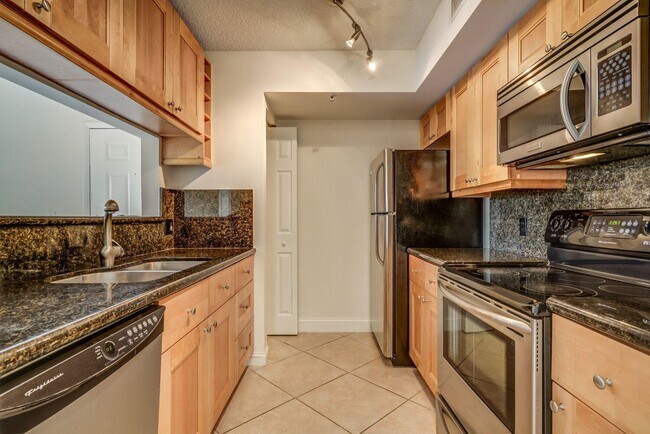 Building Photo - 103 Yacht Club Way