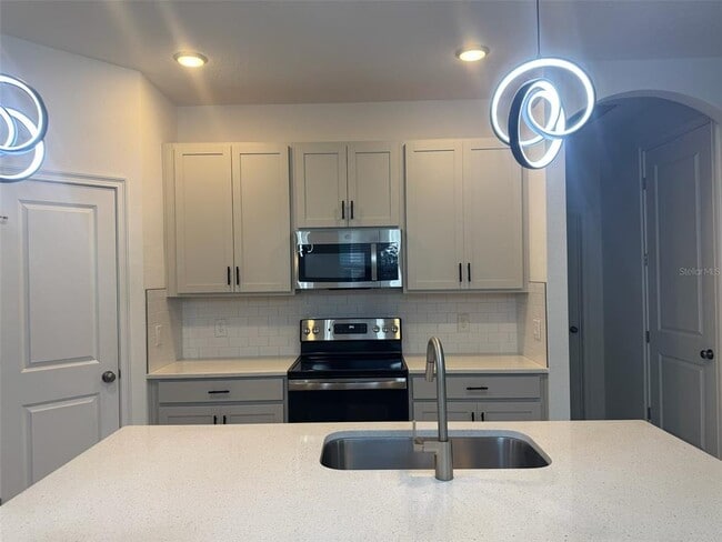 Building Photo - 6625 Great Bear Dr