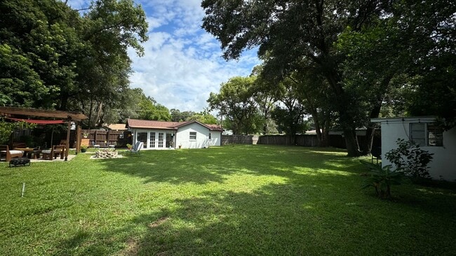 Building Photo - 917 E Lambright St