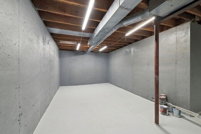 Building Photo - {10805} Gorgeous Remodel in Fantastic Location + One Level Living + Hardwood Floors & Granite Cou...