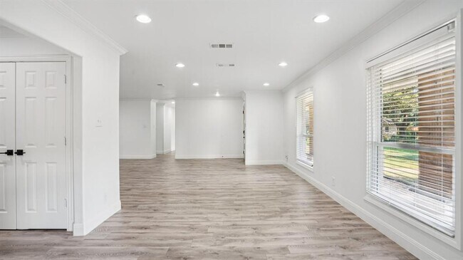 Building Photo - 3855 Crest Cove Cir