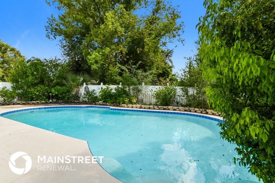 Building Photo - 7000 Watseka Ave