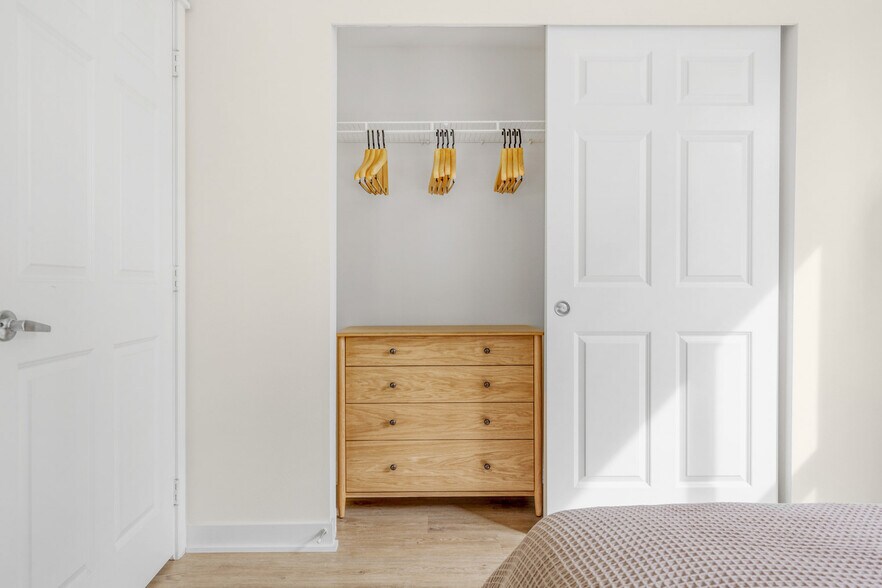 Building Photo - 11000 NE 10th St