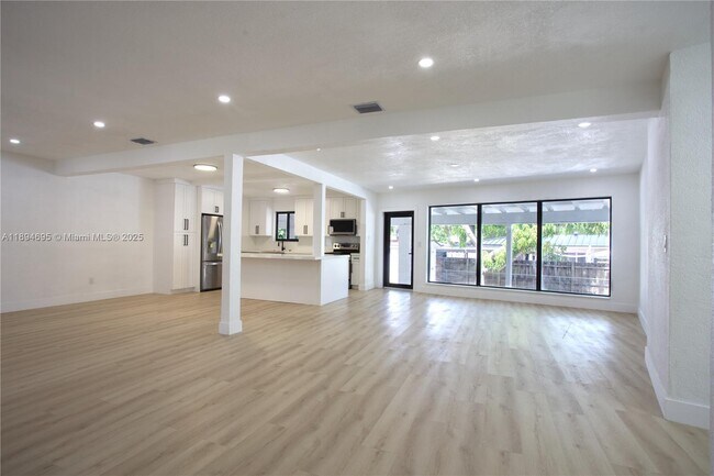 Building Photo - 12905 N Miami Ave