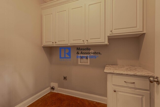 Building Photo - 3 Bed/2 Bath Home in Providence