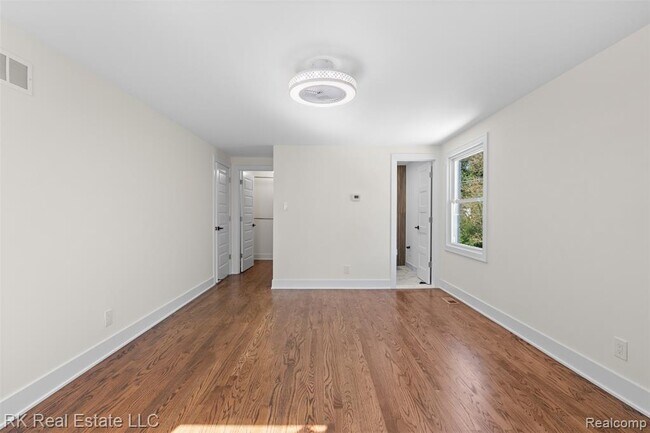 Building Photo - 30728 W 14 Mile Rd