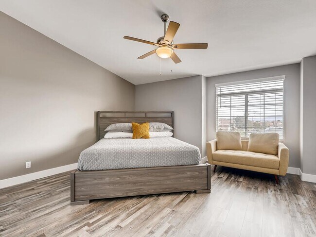 Building Photo - **SHORT TERM GATED LUXURY RENTAL** 3BDRM *2.5 BATH* 2 CAR GARAGE