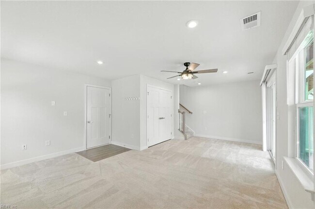 Building Photo - Newer Townhouse for lease