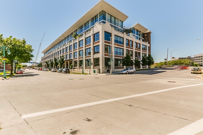 Building Photo - 311 E Erie St