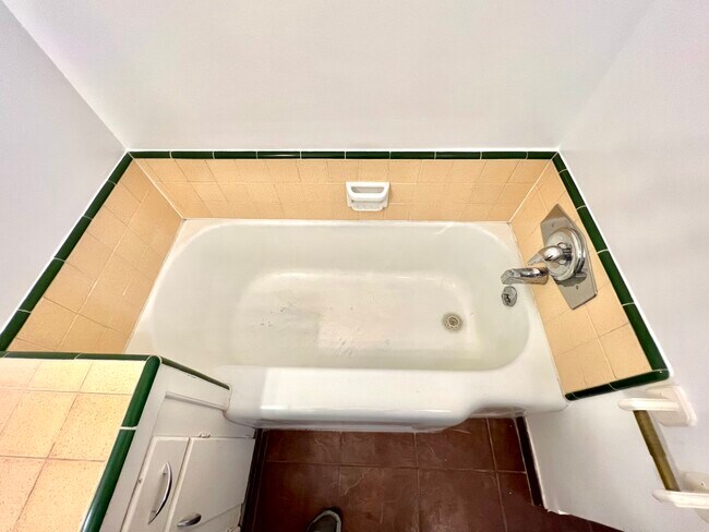 Building Photo - 13900 Burbank Blvd