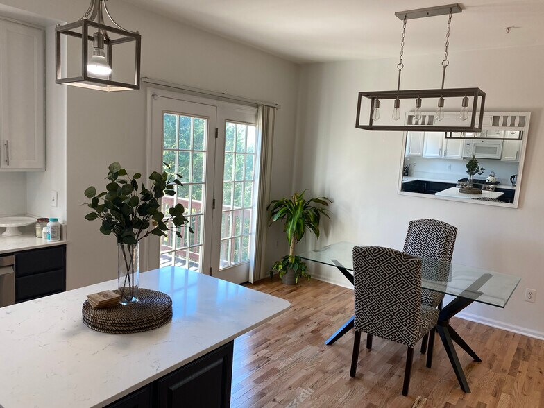 Kitchen - 9848 Sherwood Farm Rd