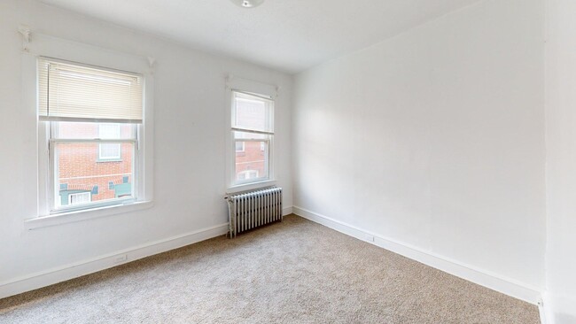 Building Photo - 3056 Mercer St