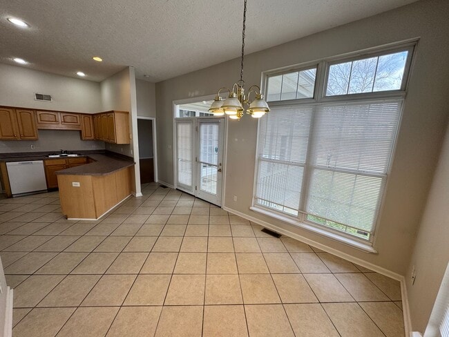 Building Photo - Comfortable 2-Bed, 2-Bath Home