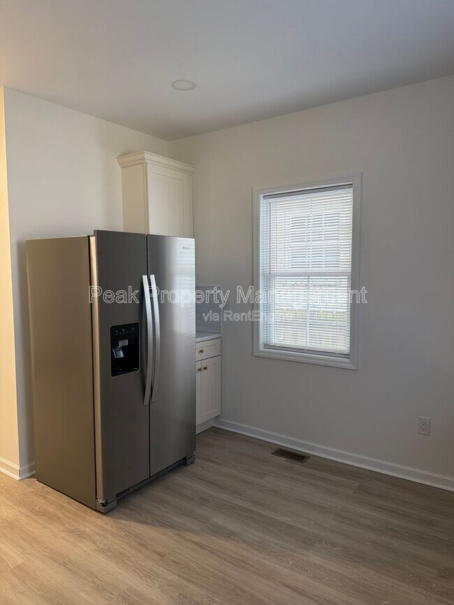 Building Photo - 3016 Parkwood Ave