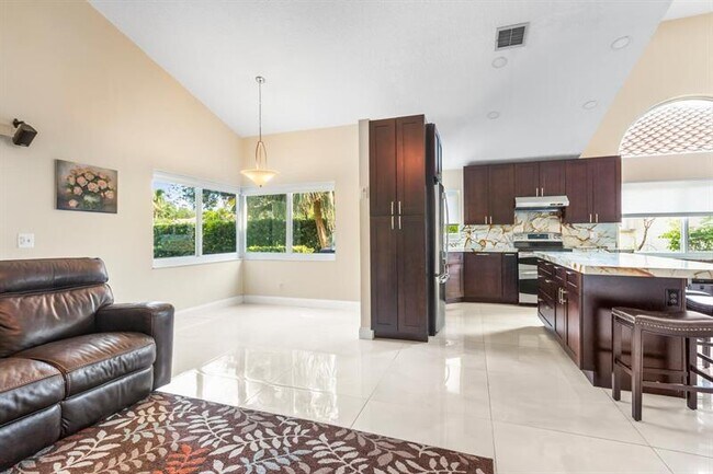 Building Photo - 9210 Oak Grove Cir