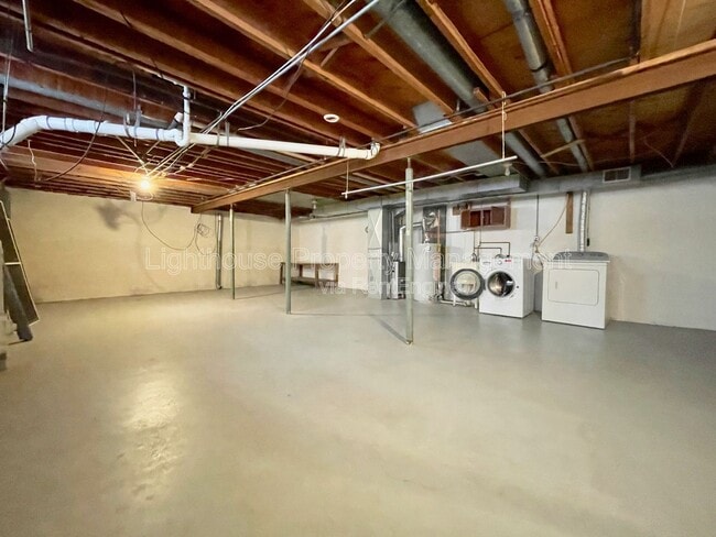 Building Photo - 1054 Royal Oak St SW