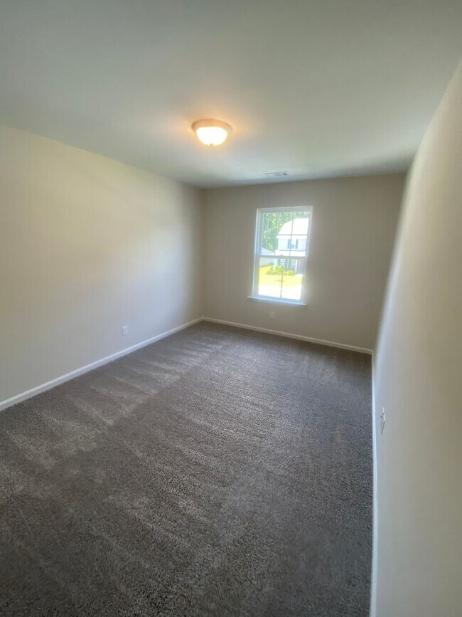 Building Photo - 5 bedroom, 3 bath home in Savannah,Ga for ...