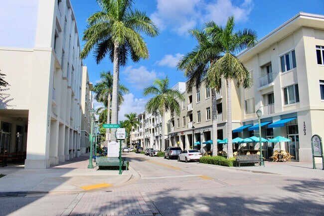 Building Photo - 1150 Town Center Dr