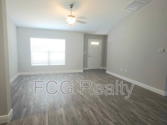 Building Photo - 175 Pine Crse