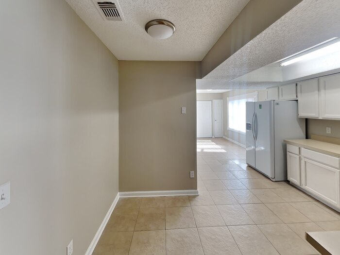 Building Photo - 950 Turtle Creek Dr S