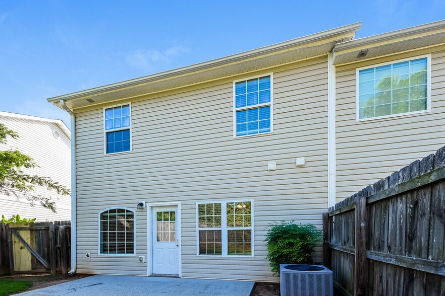Building Photo - 242 Derby Ct