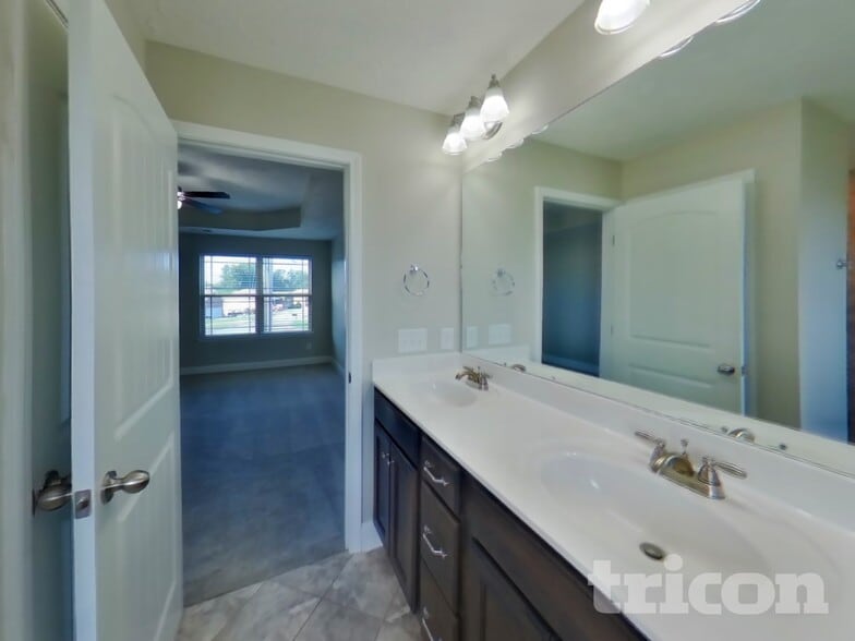 Building Photo - 642 Berry Cir