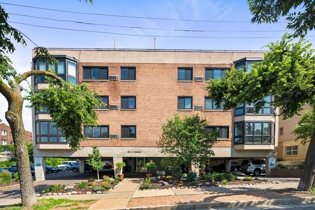 Building Photo - 504 W Franklin Ave