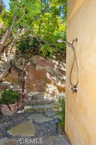 Building Photo - 1020 Skyline Dr