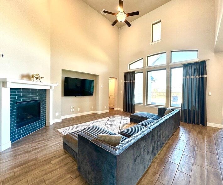 Building Photo - 307 Waters Edge Dr
