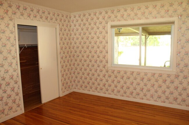 Building Photo - 4192 S Holloway Dr