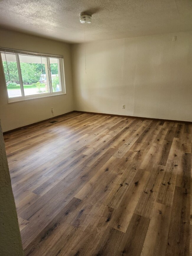 Building Photo - SINGLE FAMILY HOME