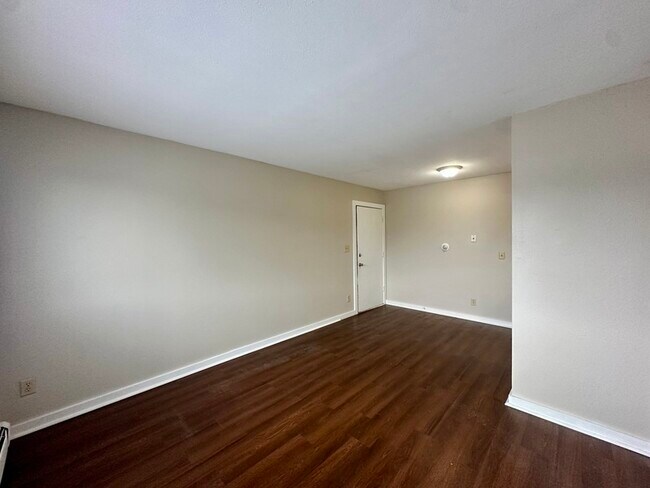 Building Photo - 1485 Meadowview Dr