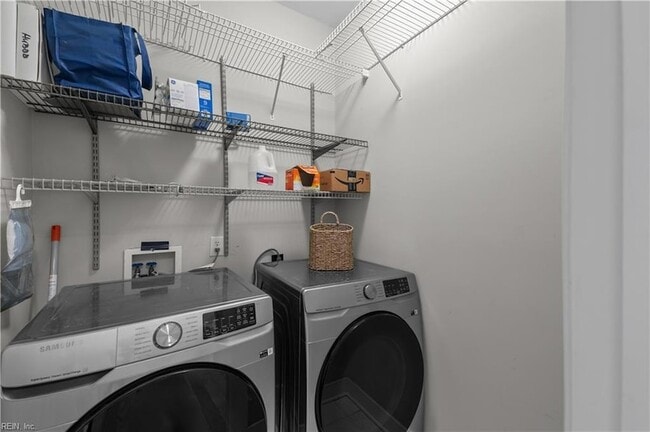 Building Photo - 232 Suri Dr